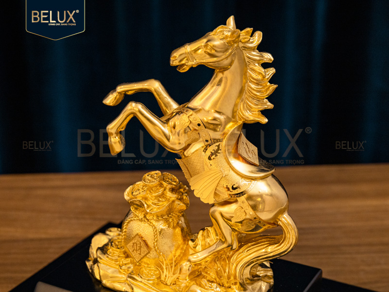 Tượng ngựa mã đáo thành công dát vàng 24k